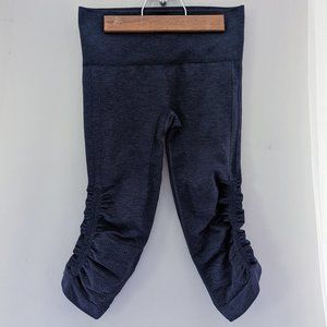 FLAW sz 4 lululemon navy compression capri leggings